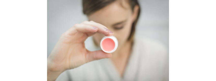 物理的変化を確認できる気功技術「美肌クリーム」